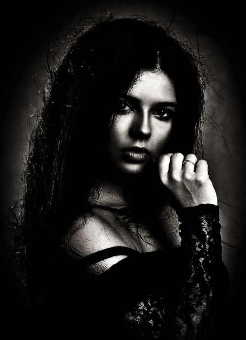 girl portrait black and white