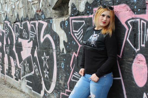 girl graffiti photoshoot