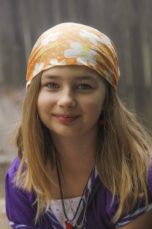 girl headband portrait