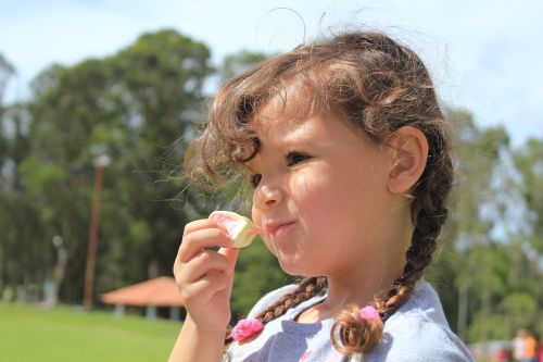 girl cute eating