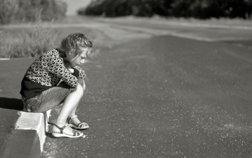 girl road loneliness