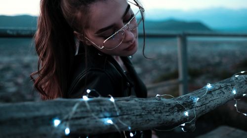 girl garland evening