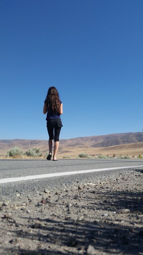 girl  walking  mountain