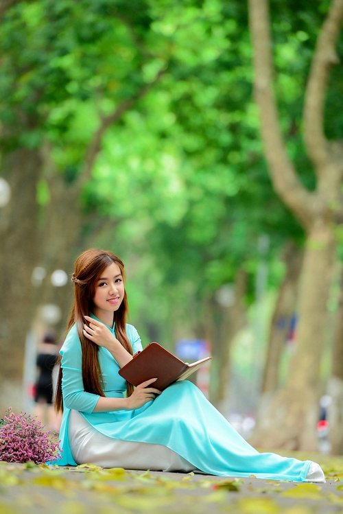girl  long coat  sat reading
