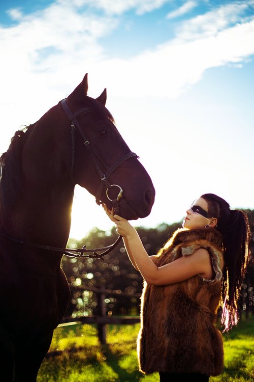 girl  sun  horse