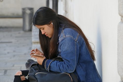 girl  phone  street photography