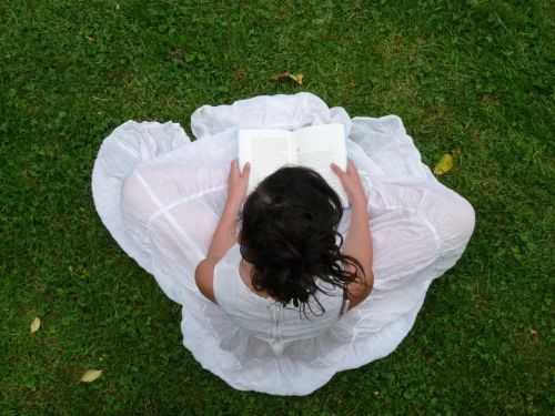 girl reading spring