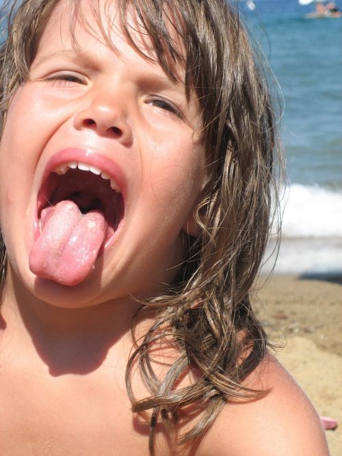 girl beach tongue