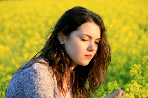 girl portrait flowers