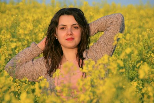 girl portrait flowers