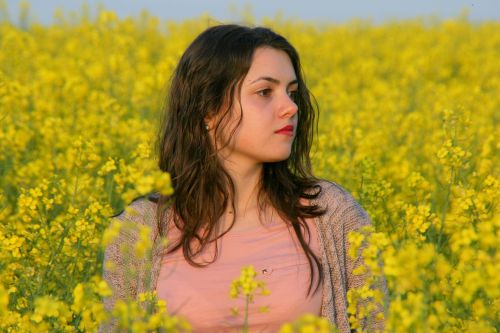 girl portrait flowers