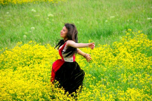 girl flowers yellow