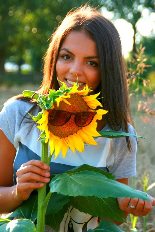 girl sunflower smile