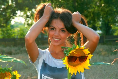 girl sunflower smile