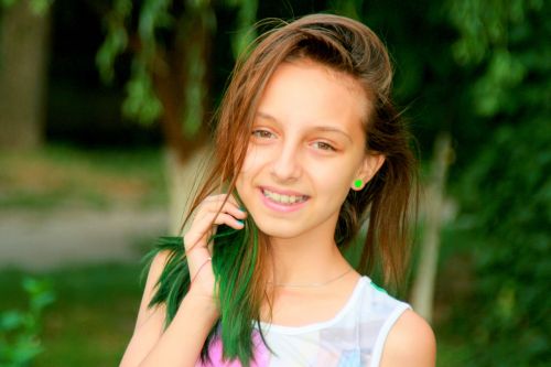 girl portrait green