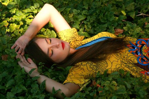 girl portrait vegetation