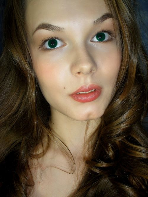 girl green-eyed beauty