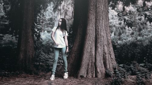 girl near the tree white shirt jeans