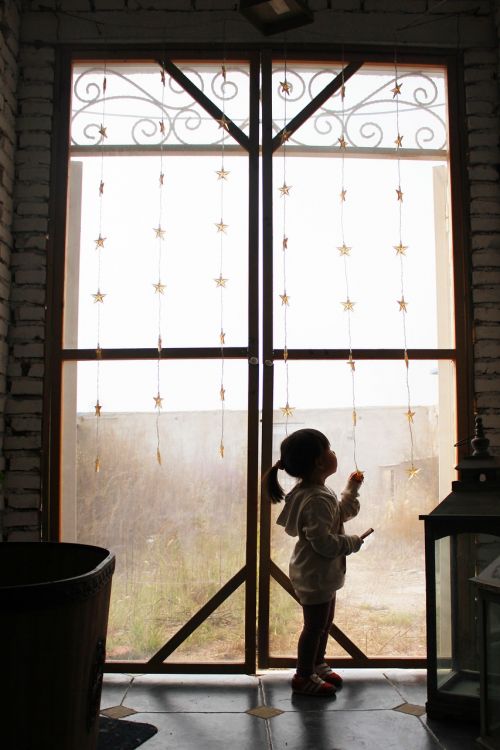 girls silhouette backlighting