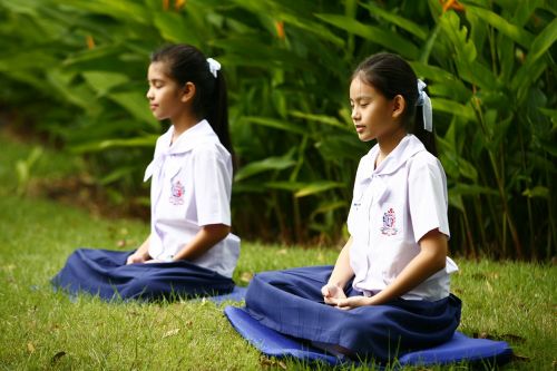 girls buddhism meditation
