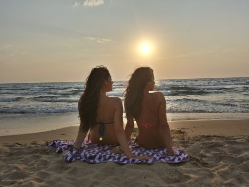 girls sun sea
