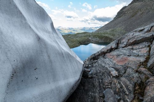 glacier lake mountains