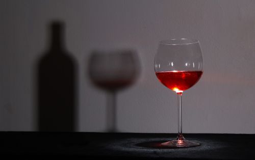 glass wine shadow