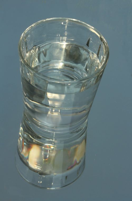 glass water mirroring