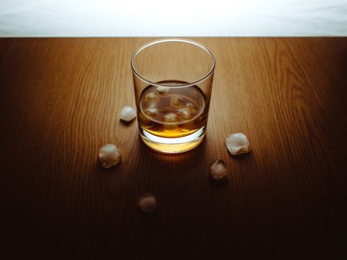 glass whisky on the rocks