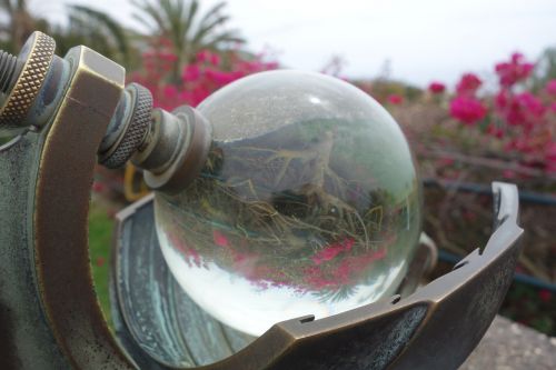 glass ball reflection mirroring