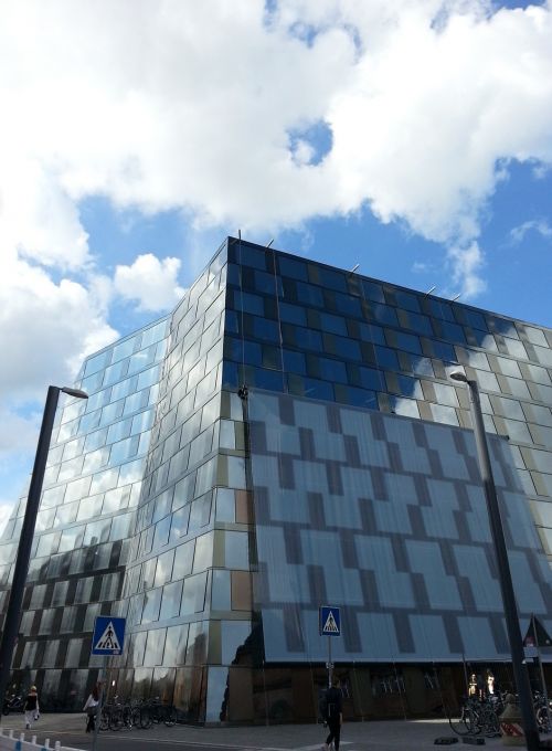glass facade architecture mirroring