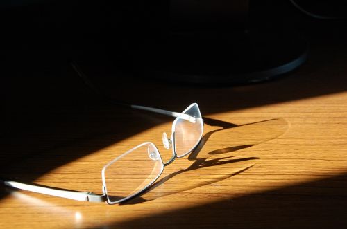 glasses sunlight refraction