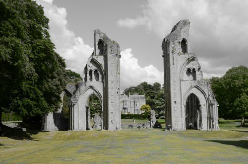 glastonbury ruin cathedral