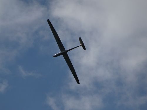 glider flying the height of the