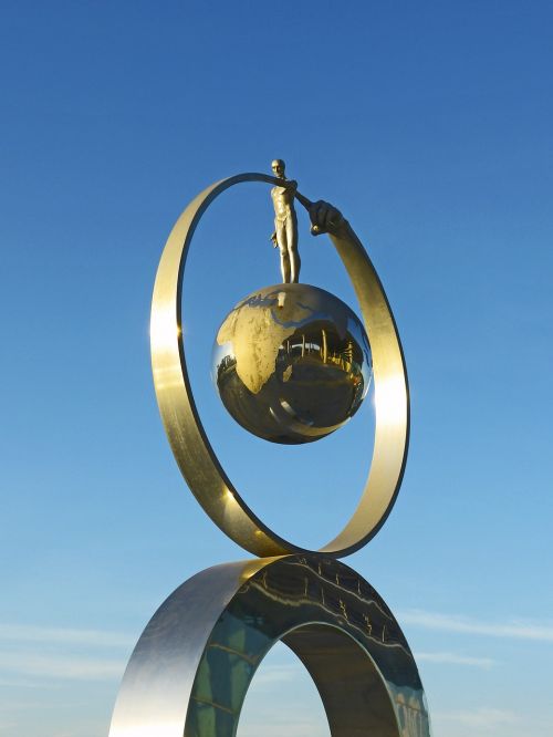globe finger sculpture
