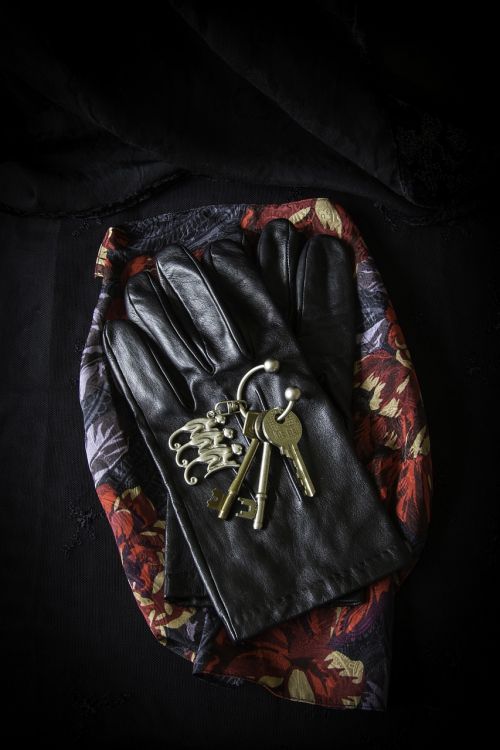 gloves keys scarf