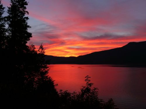 glowing sun rise canim lake