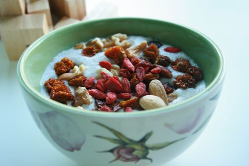 goji berries almond oatmeal