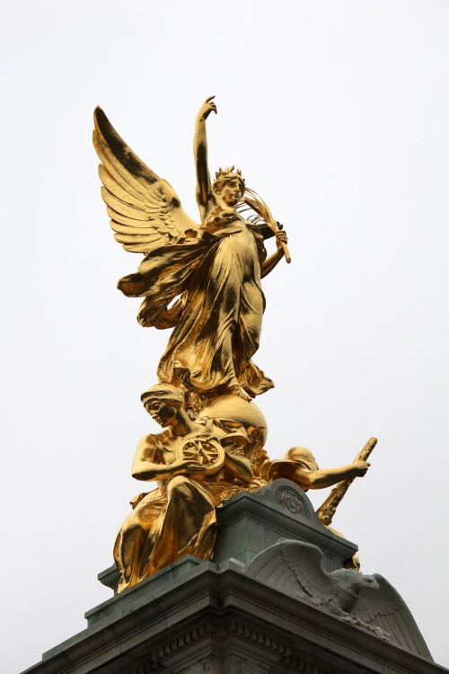 gold statue angel