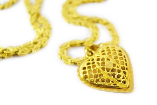 gold chain pendent