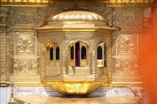 golden temple  closeup shot  temple