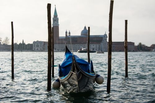 gondola venice church