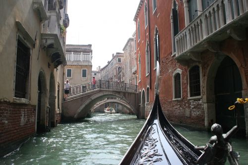 gondola venice water