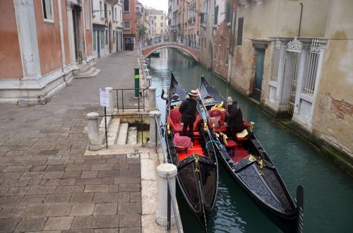 gondolas venice laguna