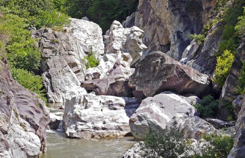 gorge rock riverbed