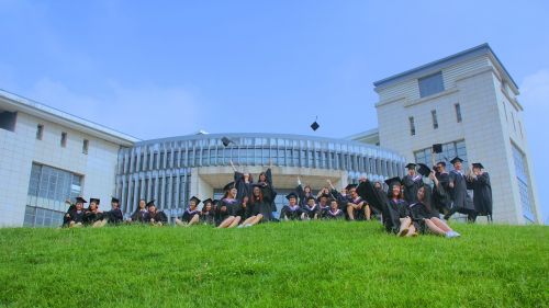 graduation group photo summer