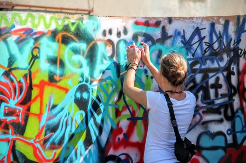 graffiti spray wall