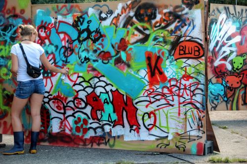 graffiti spray wall painting