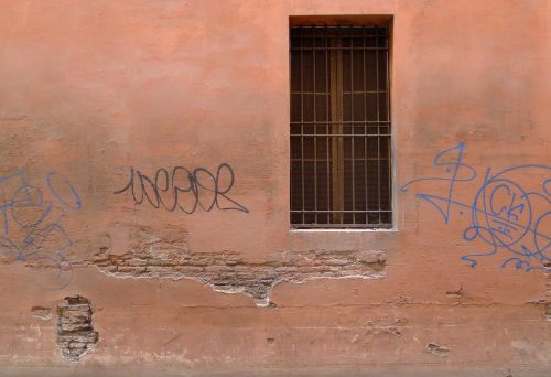 graffiti bologna wall