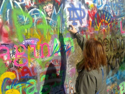graffiti spray woman